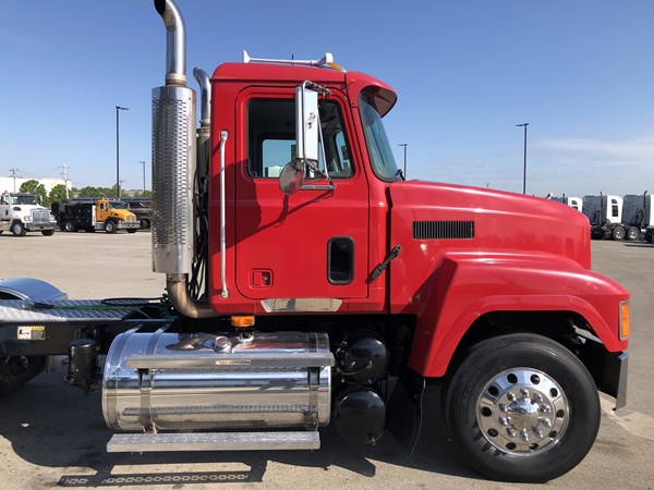 USED 2002 MACK CH613 DAYCAB TRUCK #1545-28