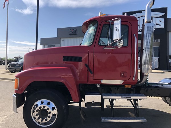 USED 2002 MACK CH613 DAYCAB TRUCK #1545-29