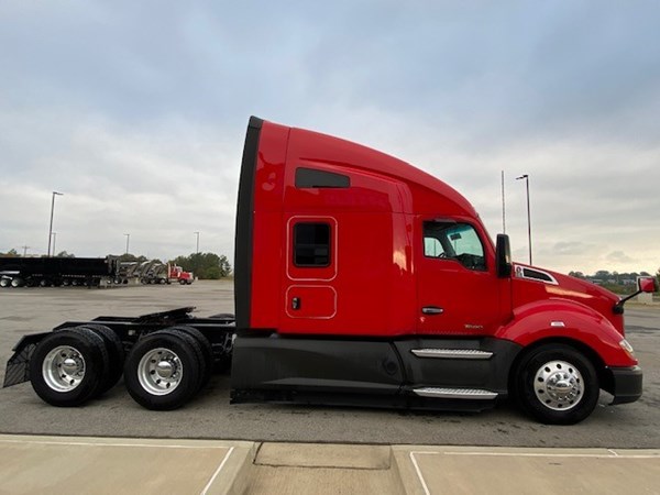 USED 2019 KENWORTH T680E DAYCAB TRUCK #1581-6