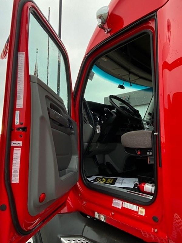 USED 2019 KENWORTH T680E DAYCAB TRUCK #1581-9